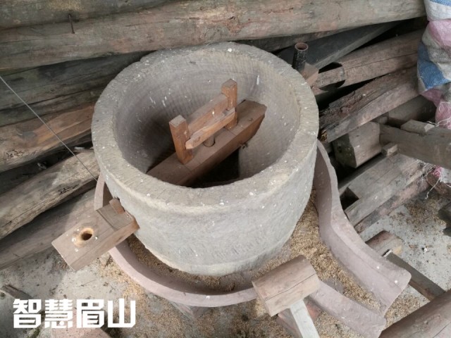 眉山百年古水碾“强悍”依旧，碾出米来“香得很”！