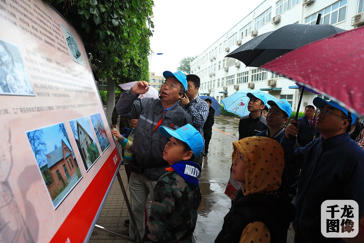 市民走进二七机车公司感受高铁时代工人力量