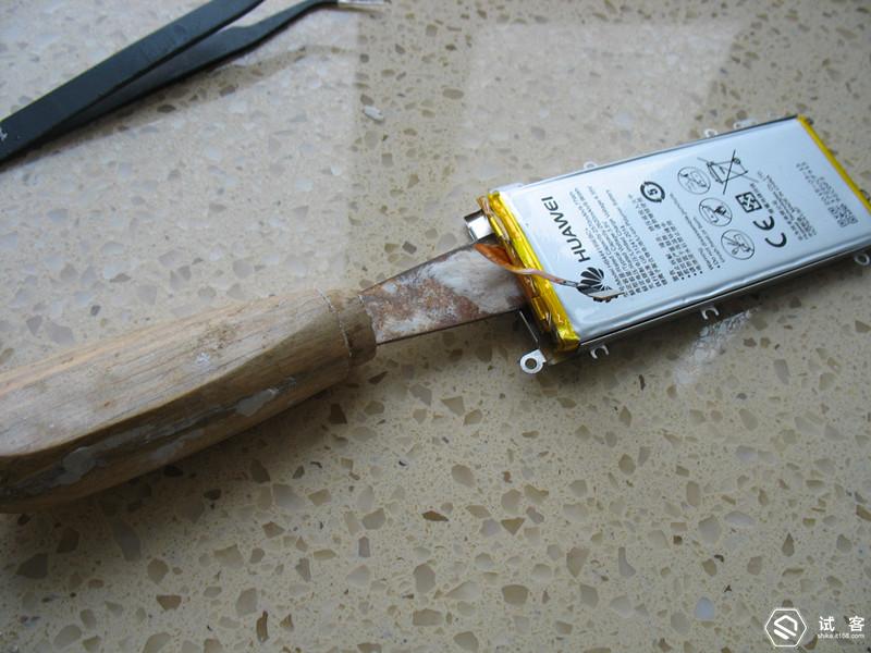 大吉大利今晚给手机更换电池！