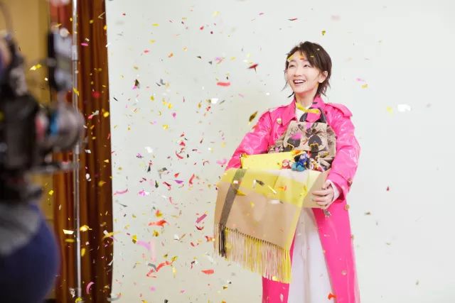 年味渐消的中国红,春节送礼中国红