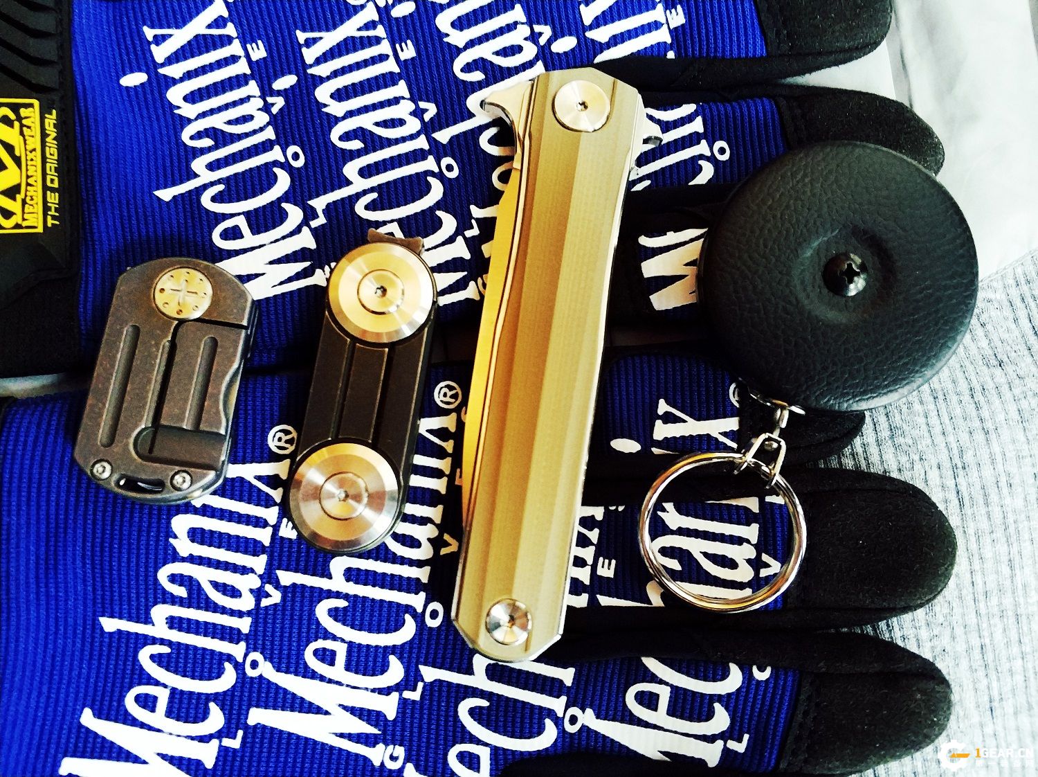 有没有一款双刃刀具，既是*刀折**，又能兼具捅刺和切削的优点呢？