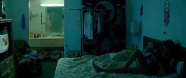 R级儿童片！抽烟喝酒纹身出*身卖**体，但她依然是好妈妈