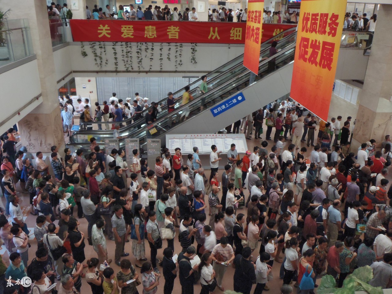 一个胃酸治半年，跑20多家医院，网友点评：看病不易，且行且珍惜