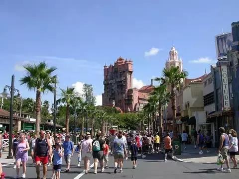 R级儿童片！抽烟喝酒纹身出*身卖**体，但她依然是好妈妈