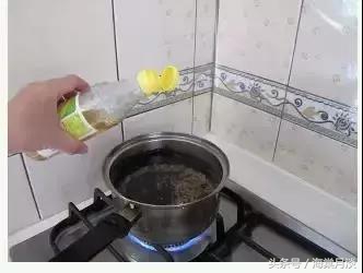 锅具烧焦烧糊了怎么办？简单两步让锅具干净如初！速速围观！