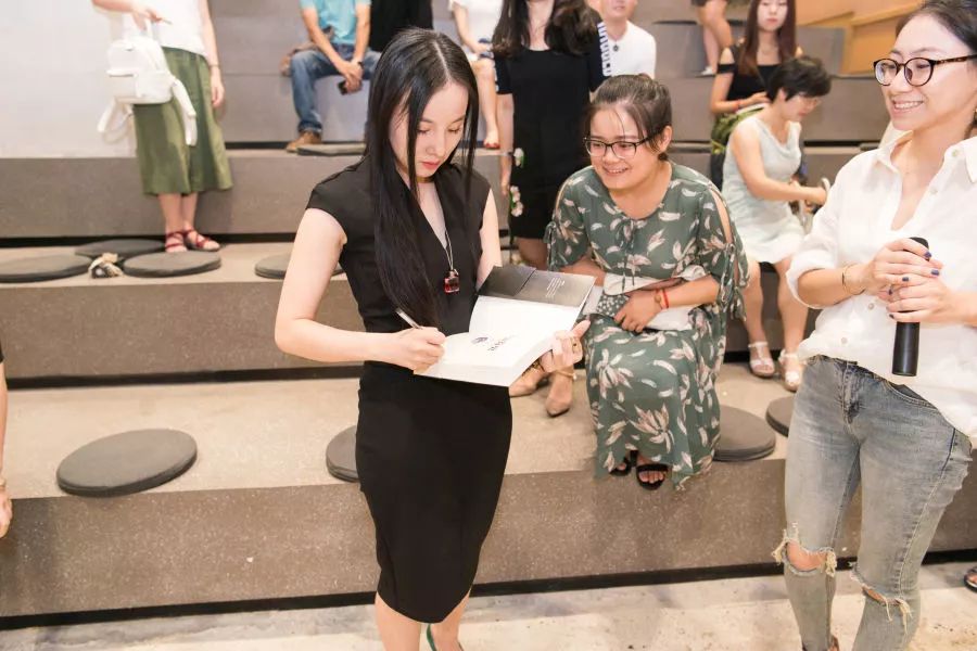 比起旅行青蛙，这位80后美女疗愈师更能治愈人心