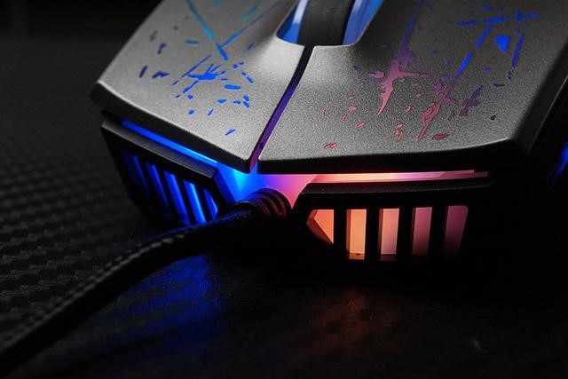 认准配备富勒键鼠的网咖，寒假吃鸡更轻松