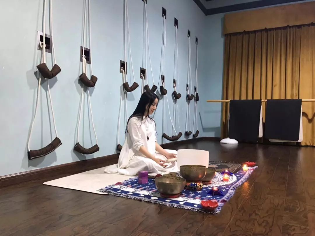 比起旅行青蛙，这位80后美女疗愈师更能治愈人心