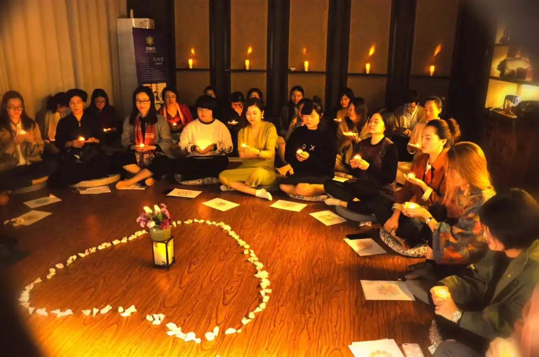 比起旅行青蛙，这位80后美女疗愈师更能治愈人心