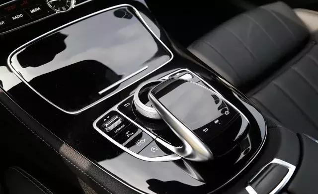 2018款奔驰e200价格多少,2022款奔驰e200值得入手吗