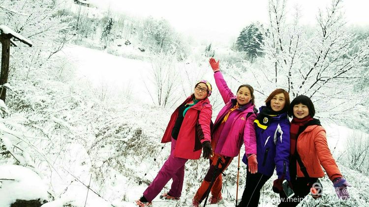 天池长白山雪岭,雨天天池山