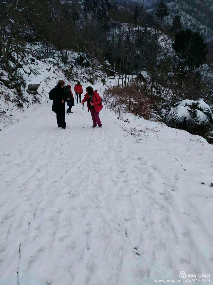 天池长白山雪岭,雨天天池山