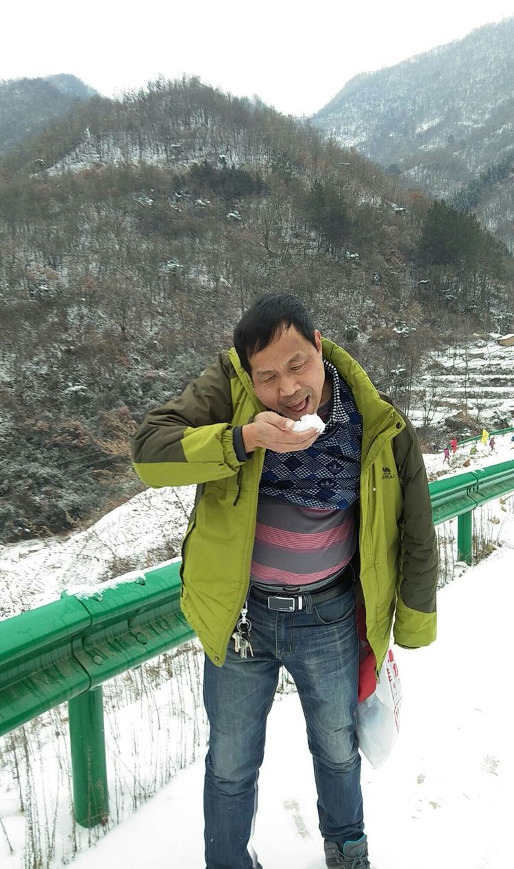 天池长白山雪岭,雨天天池山