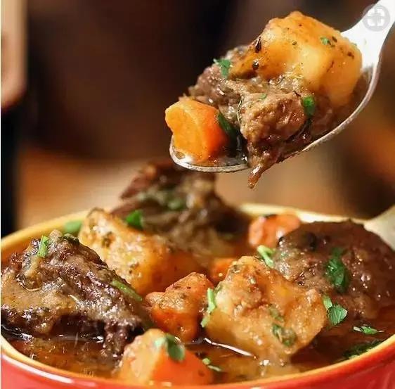 22岁白头发越来越多是有病吗,白头发长出来是缺什么营养