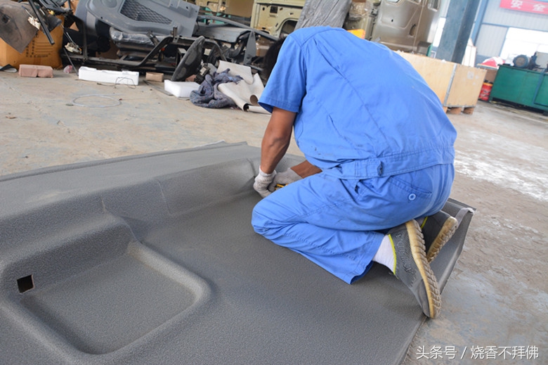 大公司走出来的随州手艺人，红岩金刚杰狮驾驶室一小时装一台