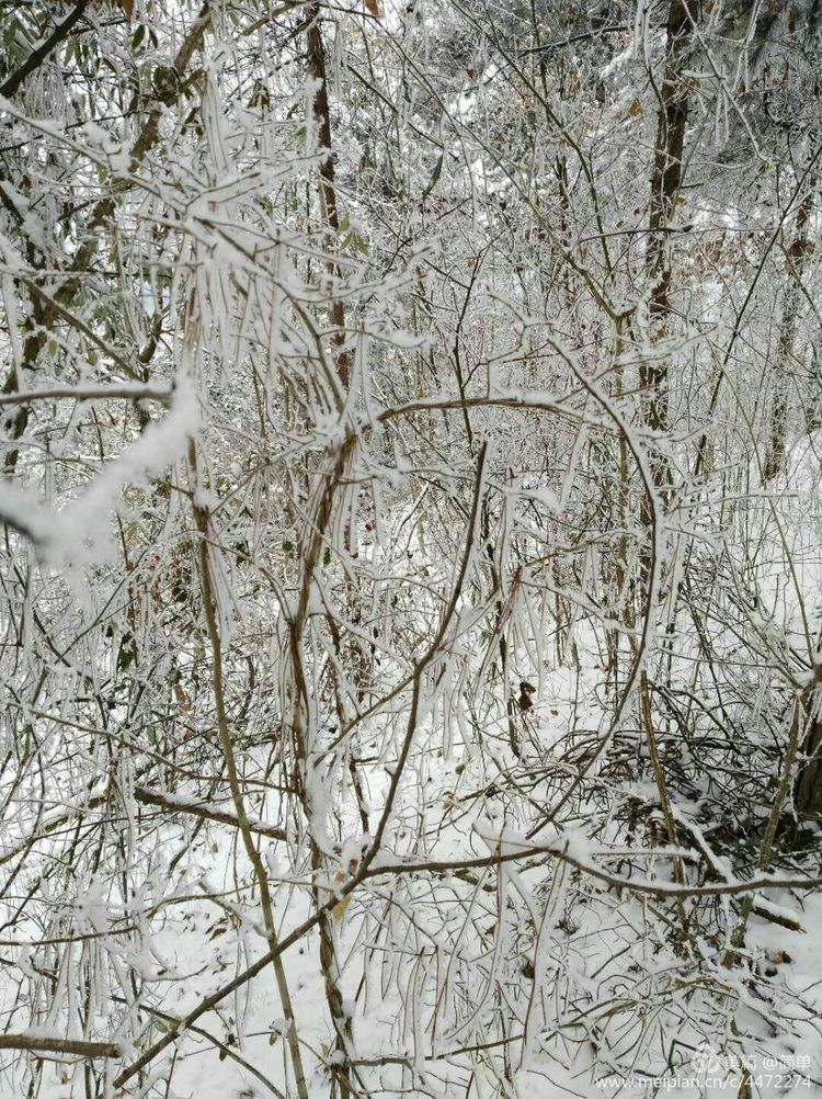 天池长白山雪岭,雨天天池山