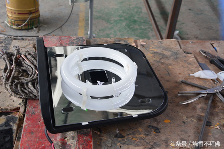 大公司走出来的随州手艺人，红岩金刚杰狮驾驶室一小时装一台