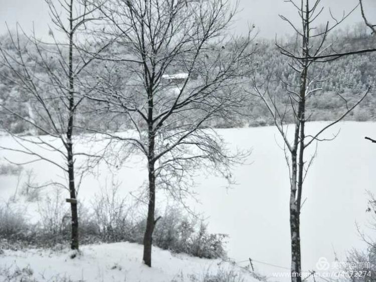 天池长白山雪岭,雨天天池山