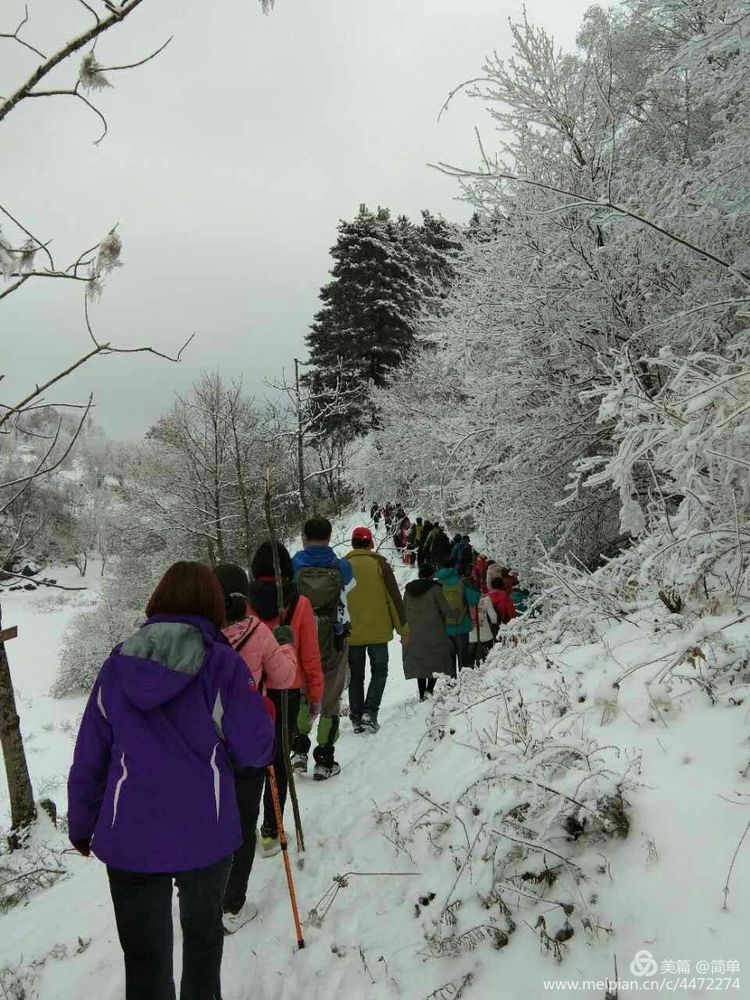 天池长白山雪岭,雨天天池山