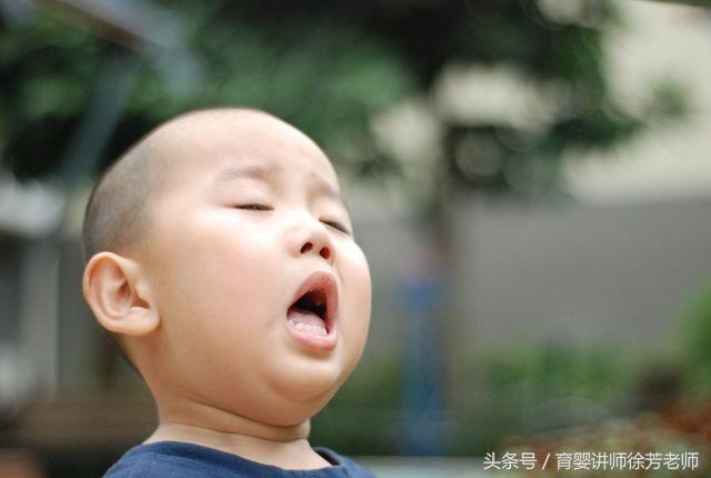 宝宝打喷嚏不一定是感冒，7种原因来对照下，妈妈们快来收藏