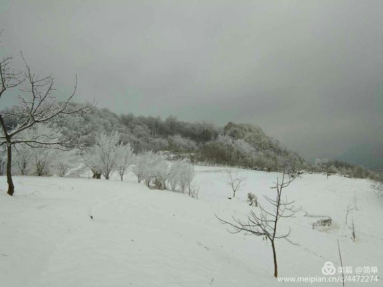 天池长白山雪岭,雨天天池山