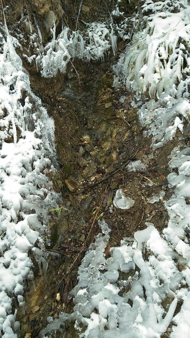 天池长白山雪岭,雨天天池山
