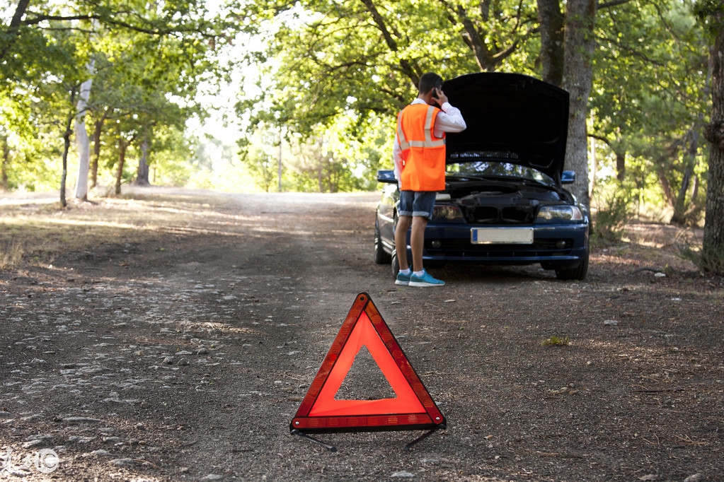 汽车半路坏了怎么修复,应急修车救援小视频