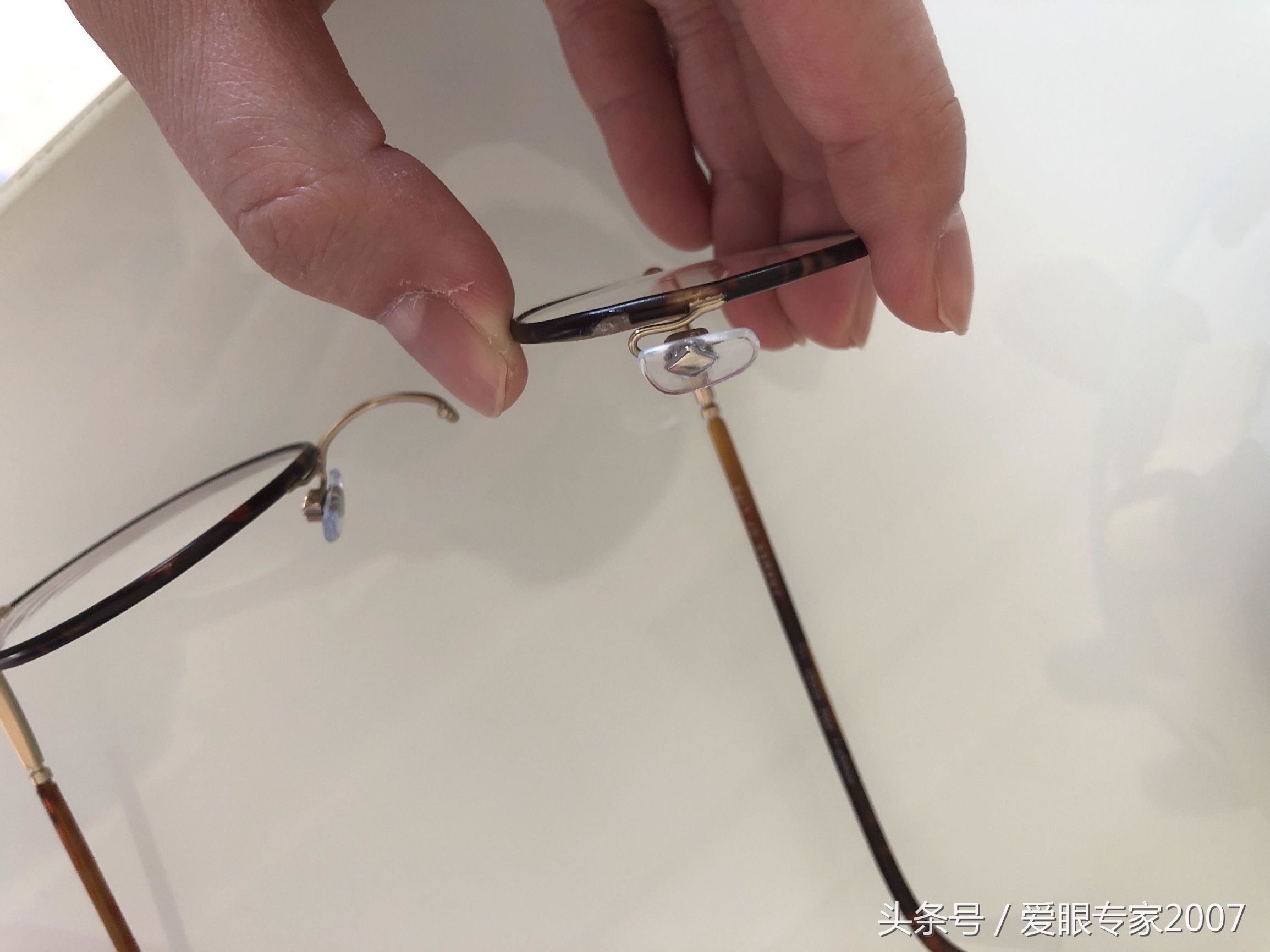 乔治阿玛尼giorgioarmani标识,乔治阿玛尼眼镜ax3007