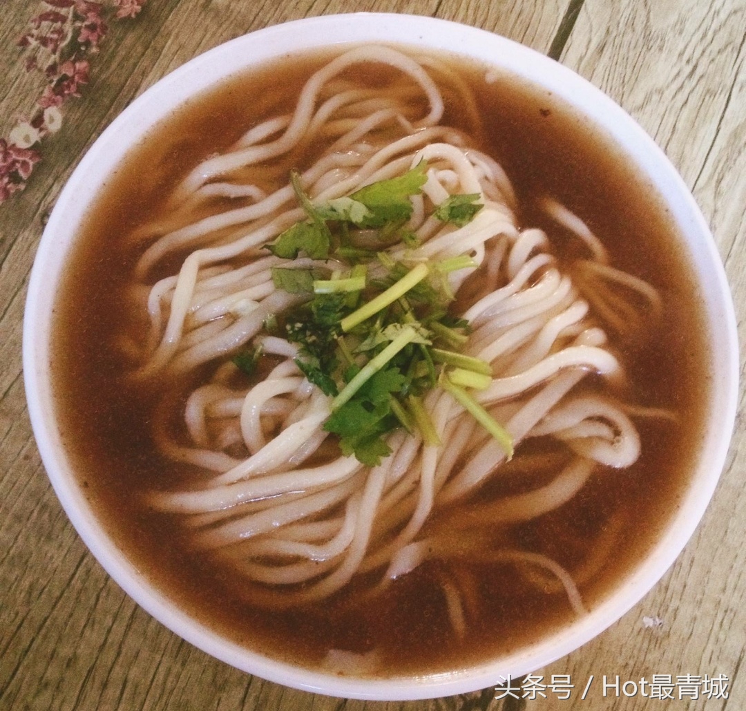 抻面跟烩面一样吗,抻面和压面的区别