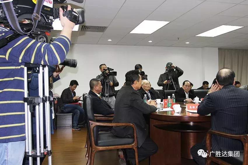 湛江市吴川老板捐100亿元,湛江富豪捐二亿为村民建房