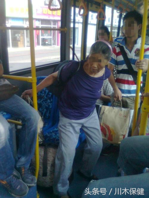 老人站不直腿不能坐,老人腰椎疼坐卧不起