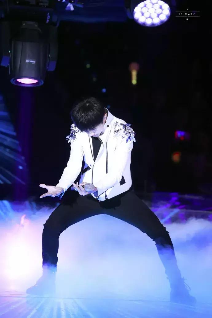 魔法城堡tfboys易烊千玺solo,易烊千玺个人舞台solo舞蹈
