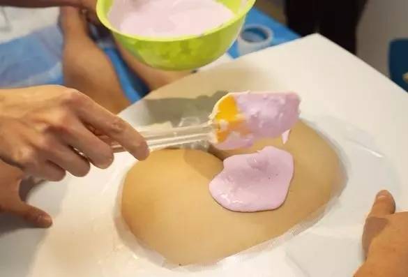 麻麻，请再打一次我完美柔润丰满的屁屁吧！