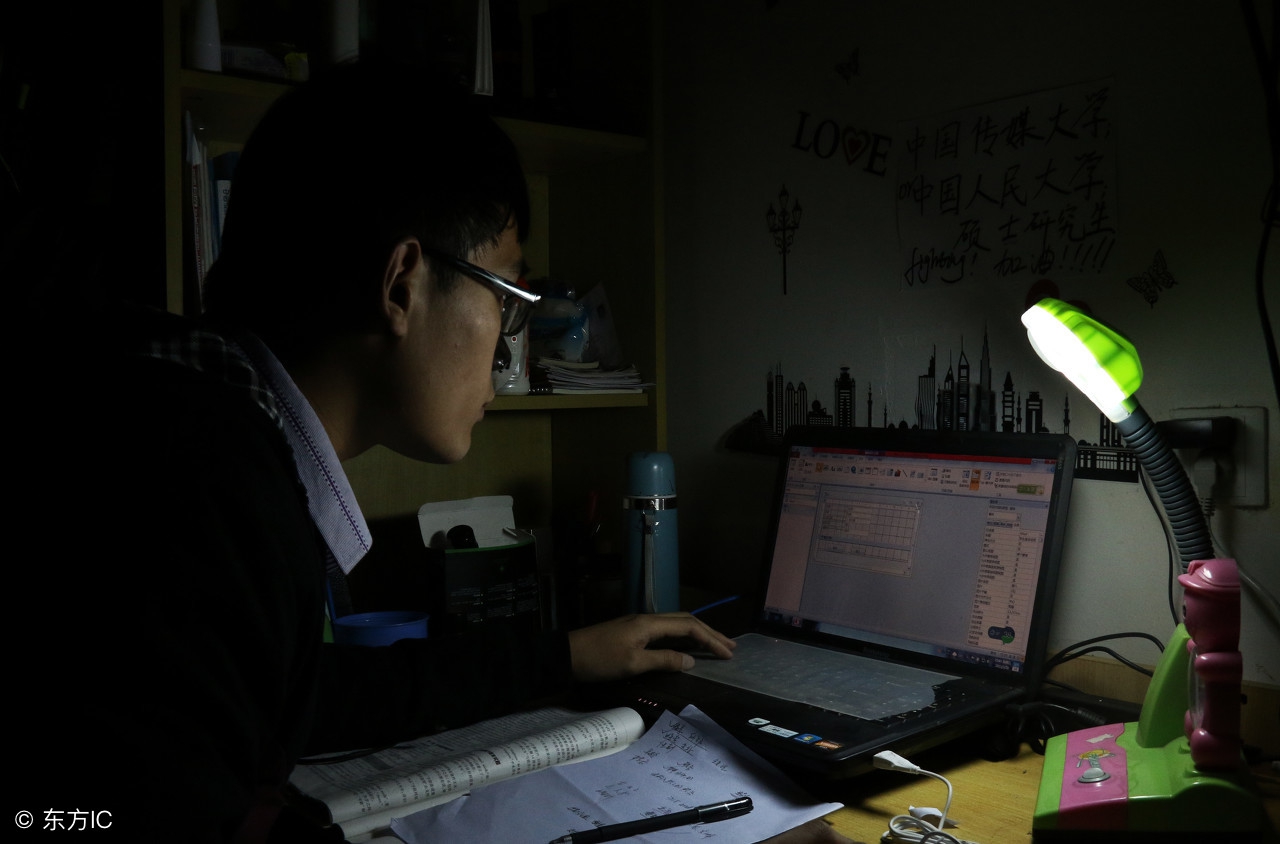 眼睛里好多飞蚊症是怎么回事,眼睛有黑影飘动是飞蚊症怎么治疗