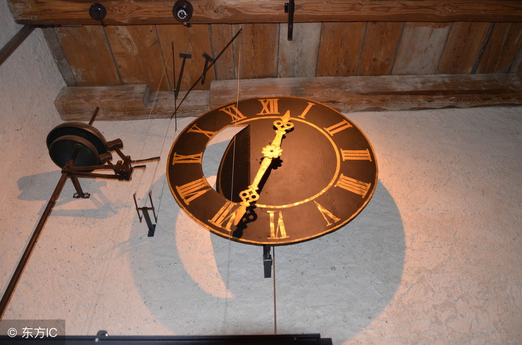 眼睛里好多飞蚊症是怎么回事,眼睛有黑影飘动是飞蚊症怎么治疗