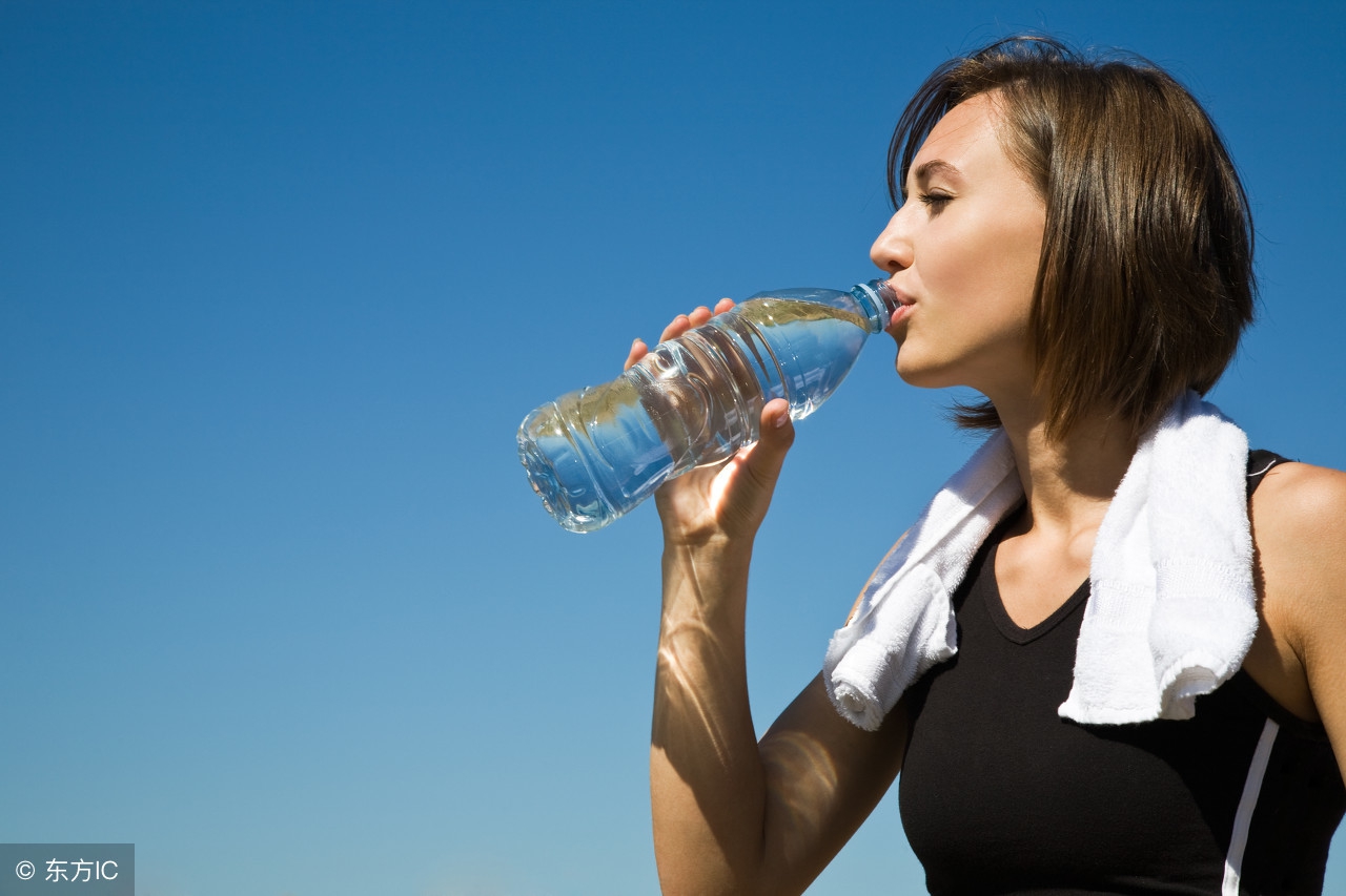 科普下矿泉水是酸性还是碱性,矿泉水水质科普视频