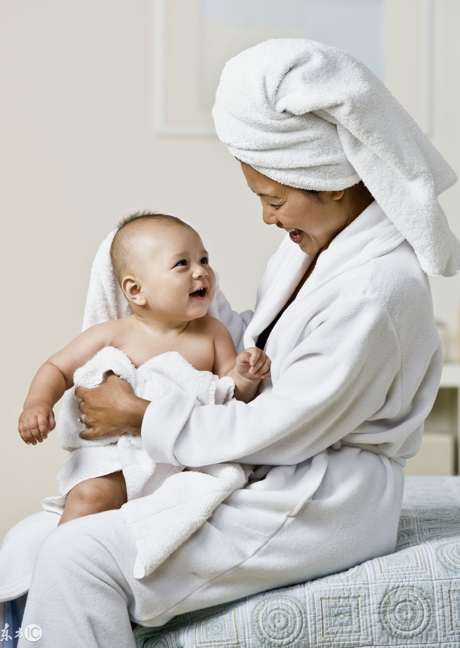 两个月的宝宝湿疹反复有头垢,怎么确定宝宝头上是头垢还是湿疹