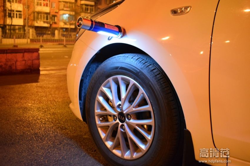 车载应急多功能手电筒,车用户外应急工具多功能手电筒