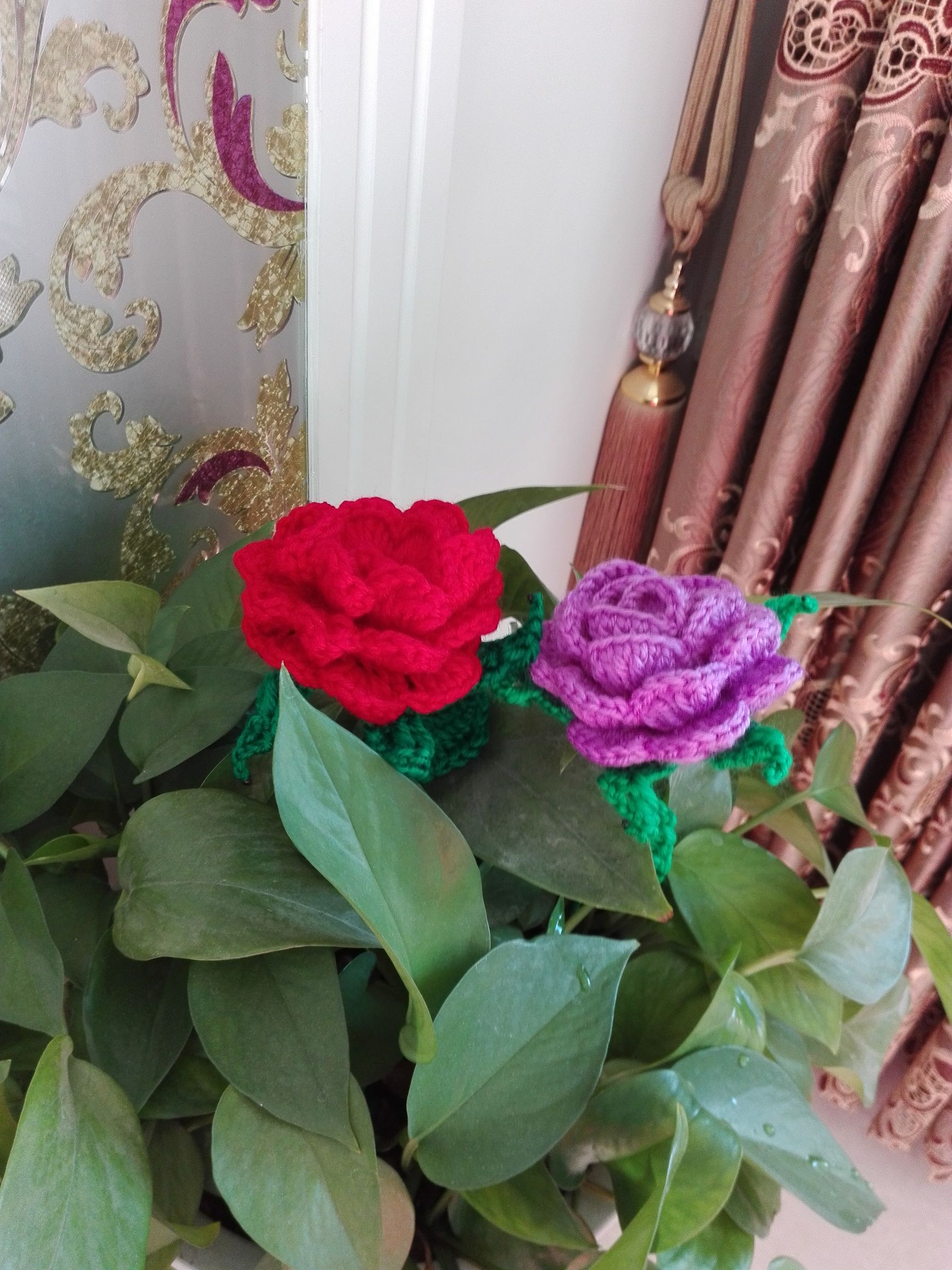 钩简易玫瑰花和叶子图解,从上往下钩玫瑰花网格连衣裙图解