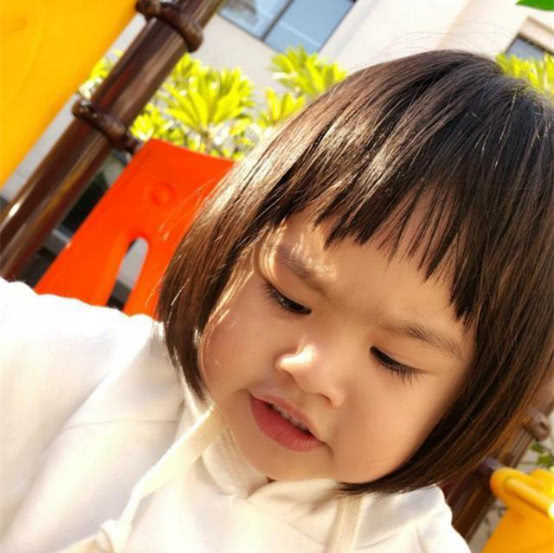 包文婧女儿长大的样子,包文婧女儿教育