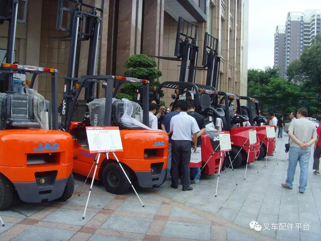 叉车怎么快速定位,开叉车怎么掌握方向