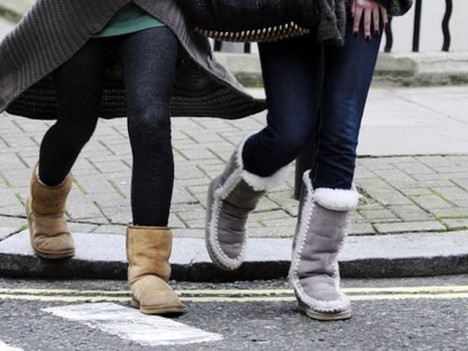 雪地靴沾油了怎么处理,雪地靴沾上油渍怎么处理没有散粉