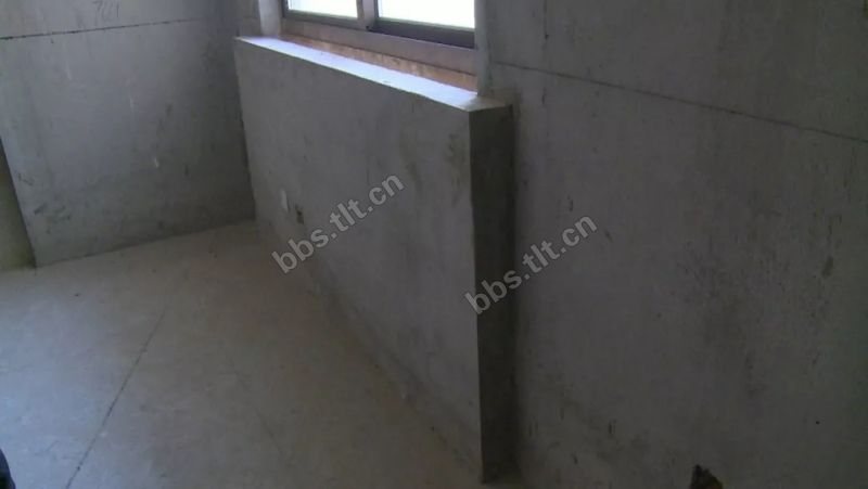 泰州大爷拿到*迁拆**安置房，墙体竟然有蛇皮袋！