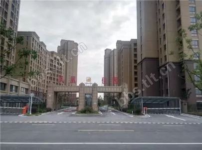 泰州大爷拿到*迁拆**安置房，墙体竟然有蛇皮袋！