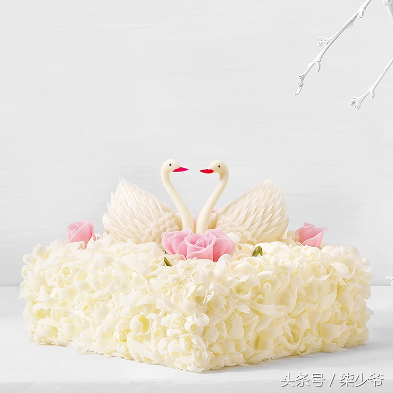 黑天鹅蛋糕还是白天鹅蛋糕好看,好利来黑天鹅艺术蛋糕