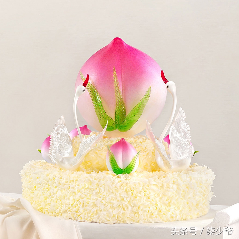 黑天鹅蛋糕还是白天鹅蛋糕好看,好利来黑天鹅艺术蛋糕