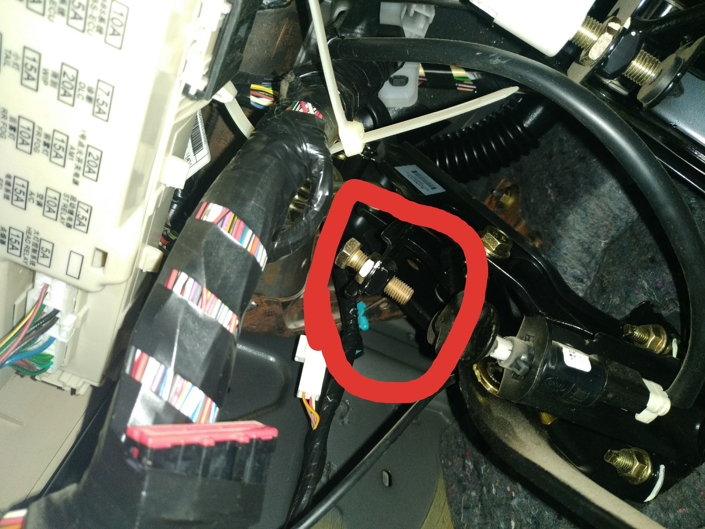 比亚迪f3离合器踏板突然失效,比亚迪f3离合器踩下去弹不上来