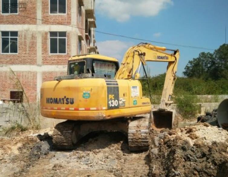 小松pc01一小时能挖多少方土,小松360一天可以挖多少米管沟