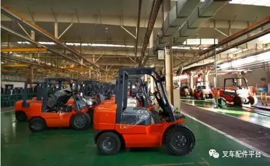 叉车怎么快速定位,开叉车怎么掌握方向