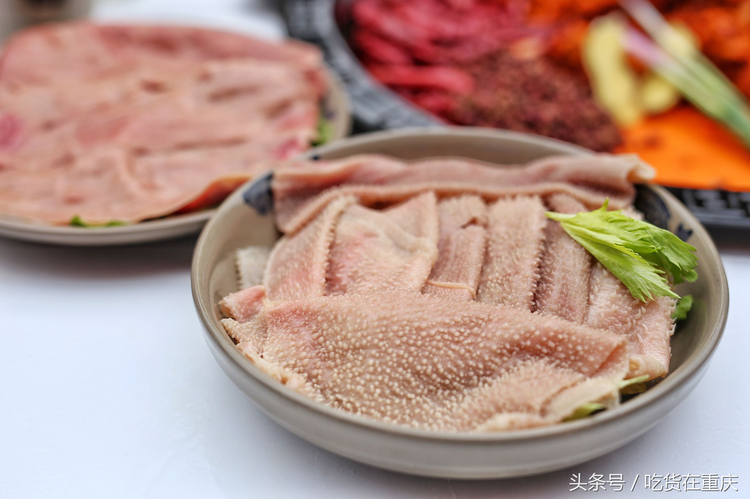 红得彻底，辣得翻天，“哈儿军长”的火锅逗是不一样